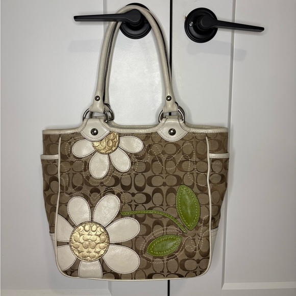 Coach Vintage Daisy Monogram Tote Authentic - Picture 1 of 8